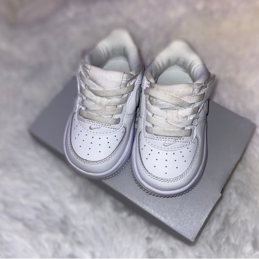 Air Force 1 low easy on sneakers Nike Air Force ones toddler size 5C size 5